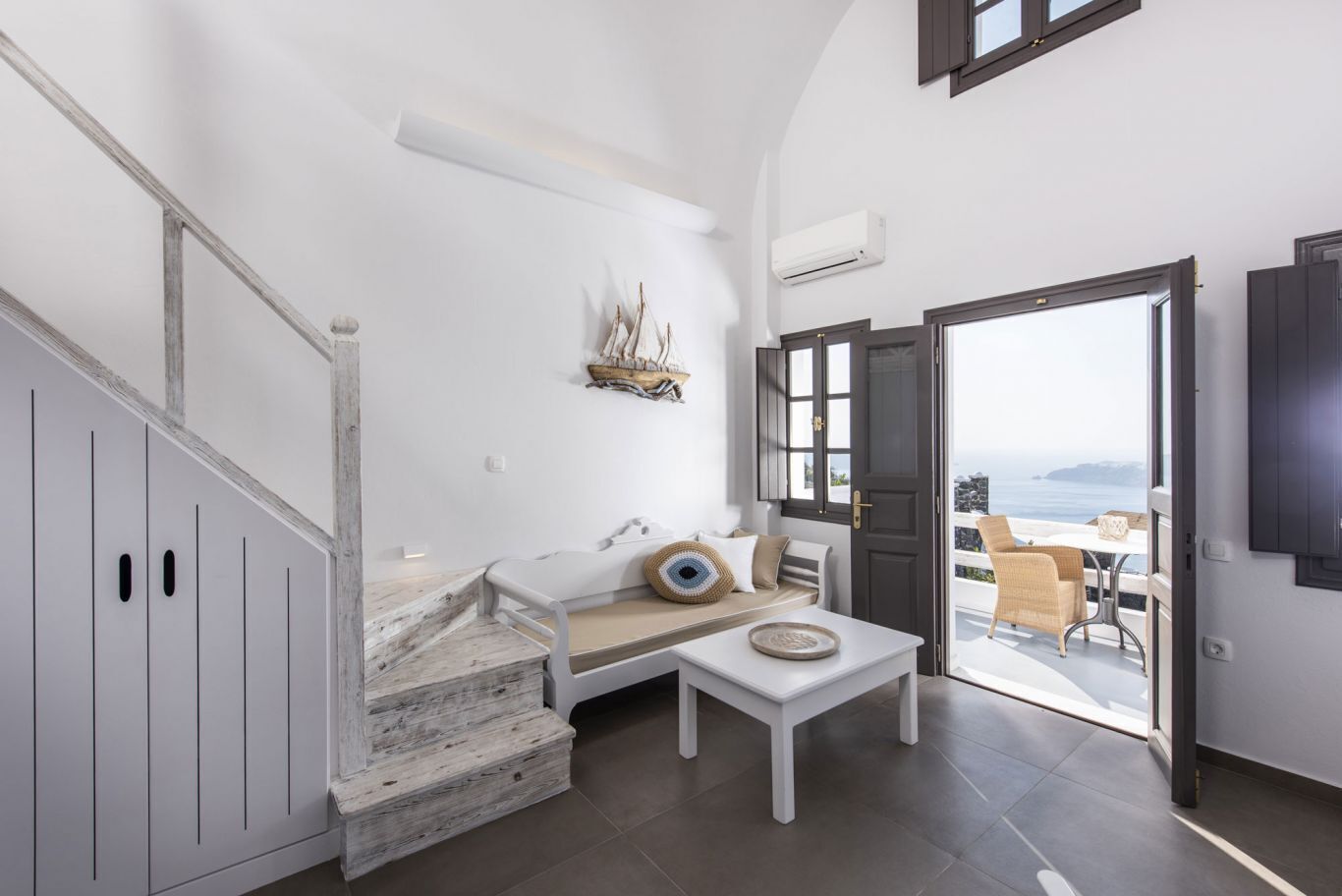 Honeymoon Suite | In-room safe, desk, laptop workspace, soundproofing