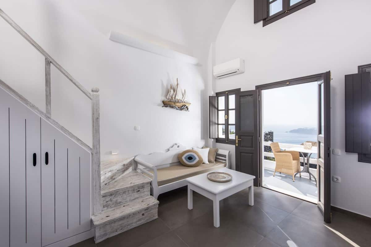 Honeymoon Suite | In-room safe, desk, laptop workspace, soundproofing