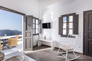 Honeymoon Suite | Living area | 45-inch TV with satellite channels