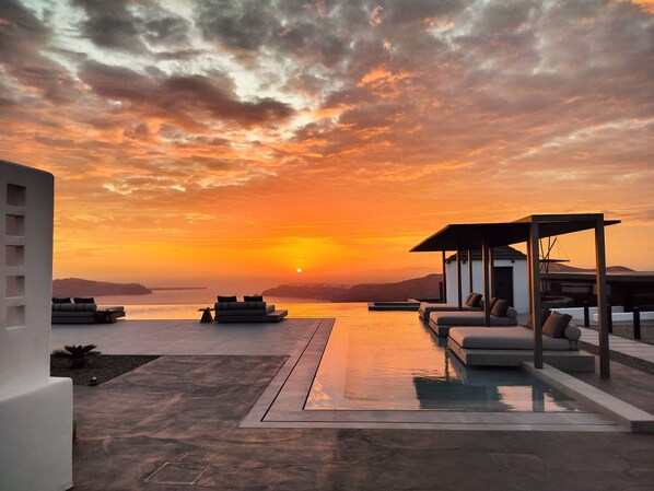 Seasonal outdoor pool, open 8:30 AM to 8:00 PM, pool umbrellas