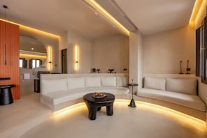Junior Studio Suite | 1 bedroom, in-room safe, desk, laptop workspace