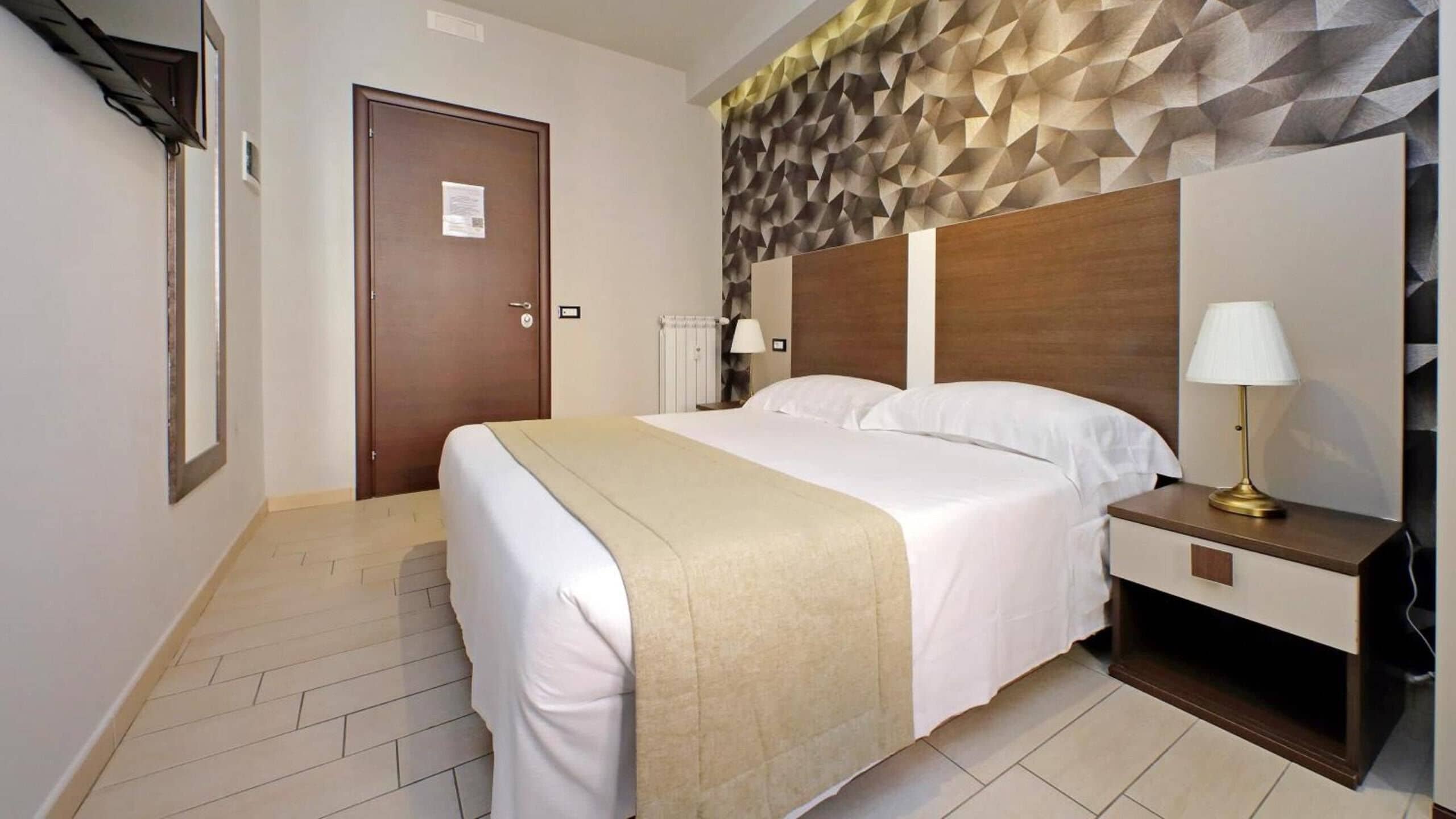 King Room private balcony | Minibar, in-room safe, desk, soundproofing