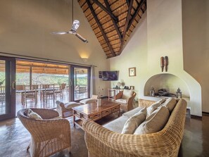 Premium bedding, in-room safe, individually decorated