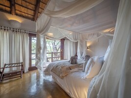 Premium bedding, in-room safe, individually decorated