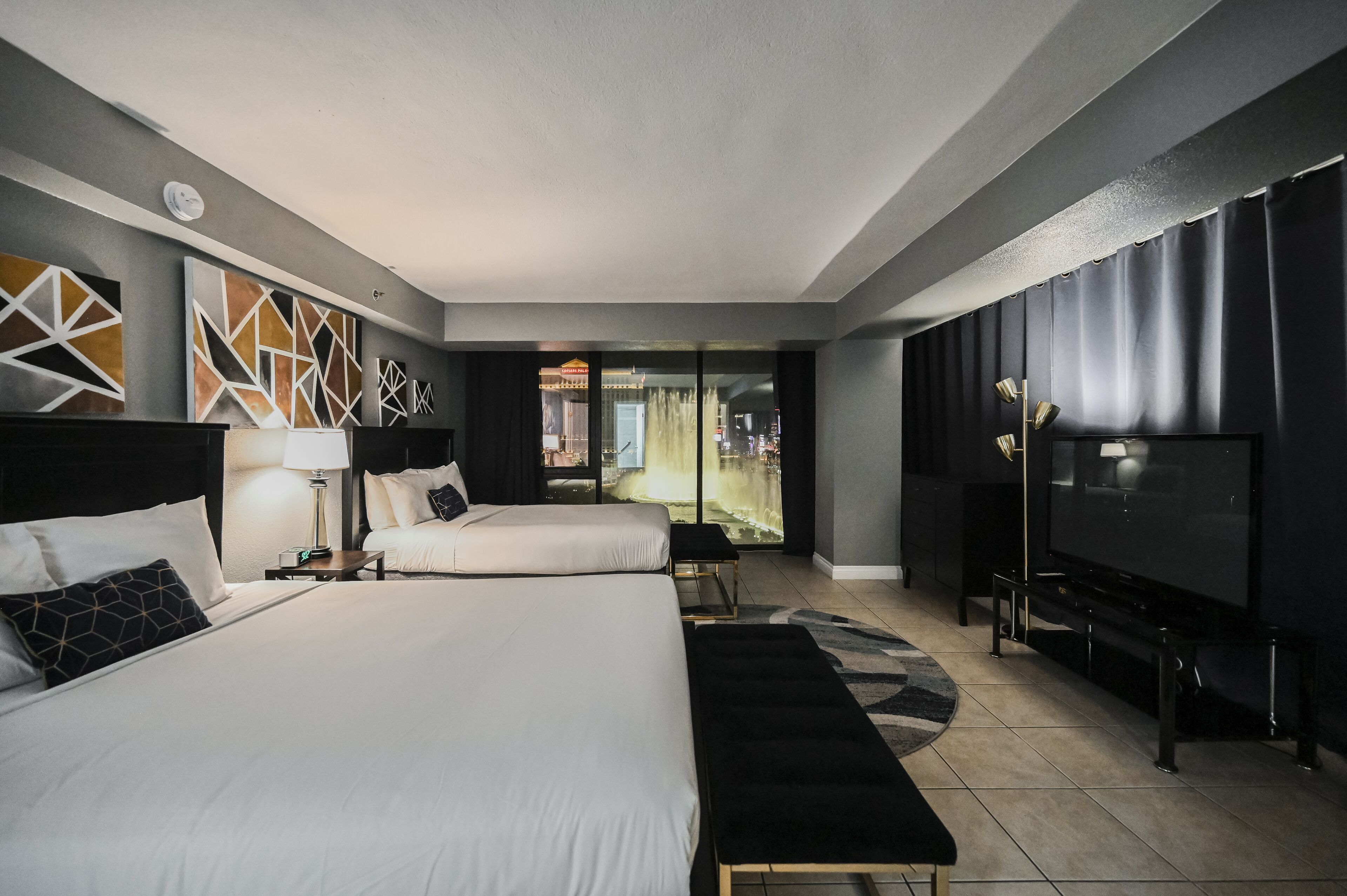 PH Floor Three Bedroom Fountain View | Individuell dekoriert, individuell eingerichtet, Verdunkelungsvorhänge