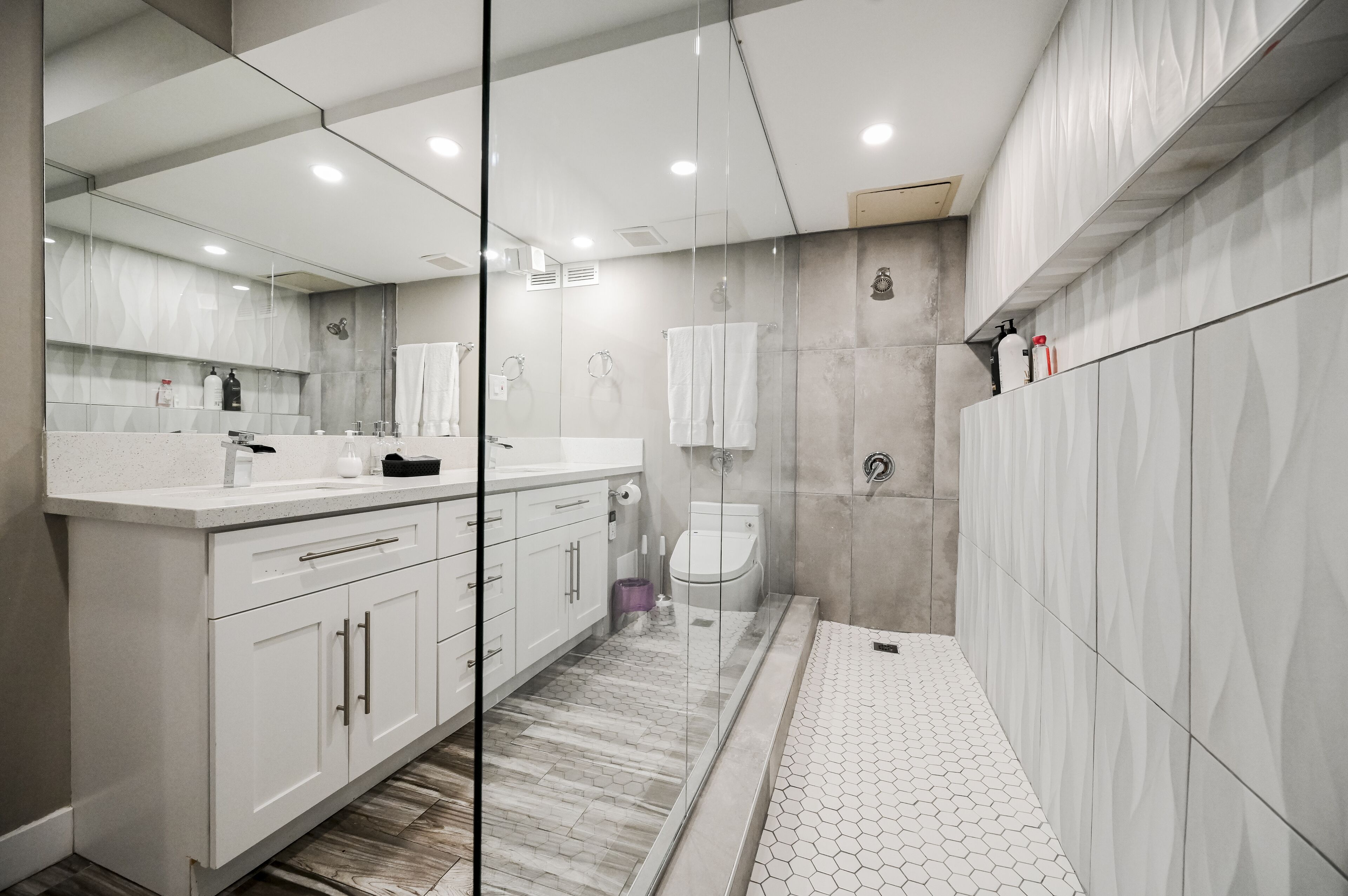 Appartamento Premium | Bagno | Combinazione doccia/vasca, set di cortesia gratuito, asciugacapelli