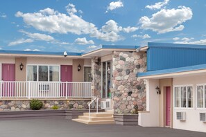 Exterior - Belmont inn (Sudbury)
