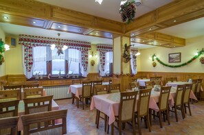 Dining - Willa Roztoka (Bukowina Tatrzanska)