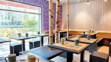 Tägliches Frühstücksbuffet (19 EUR pro Person)