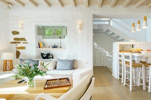 Smart TV, Netflix, books, music library - Cloud Blue (Mykonos)