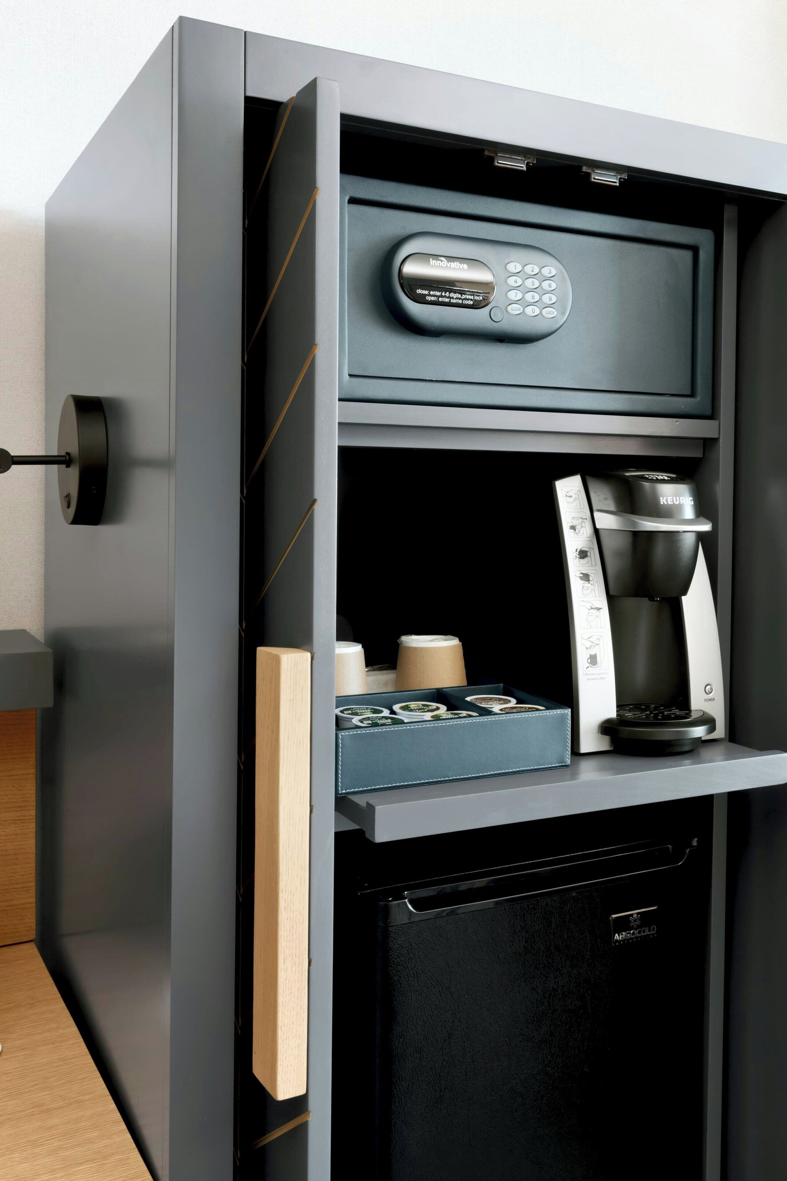 premium bedding, in-room safe, desk, laptop workspace