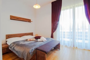 Minibar, bureau, accès au Wi-Fi (inclus), literie fournie