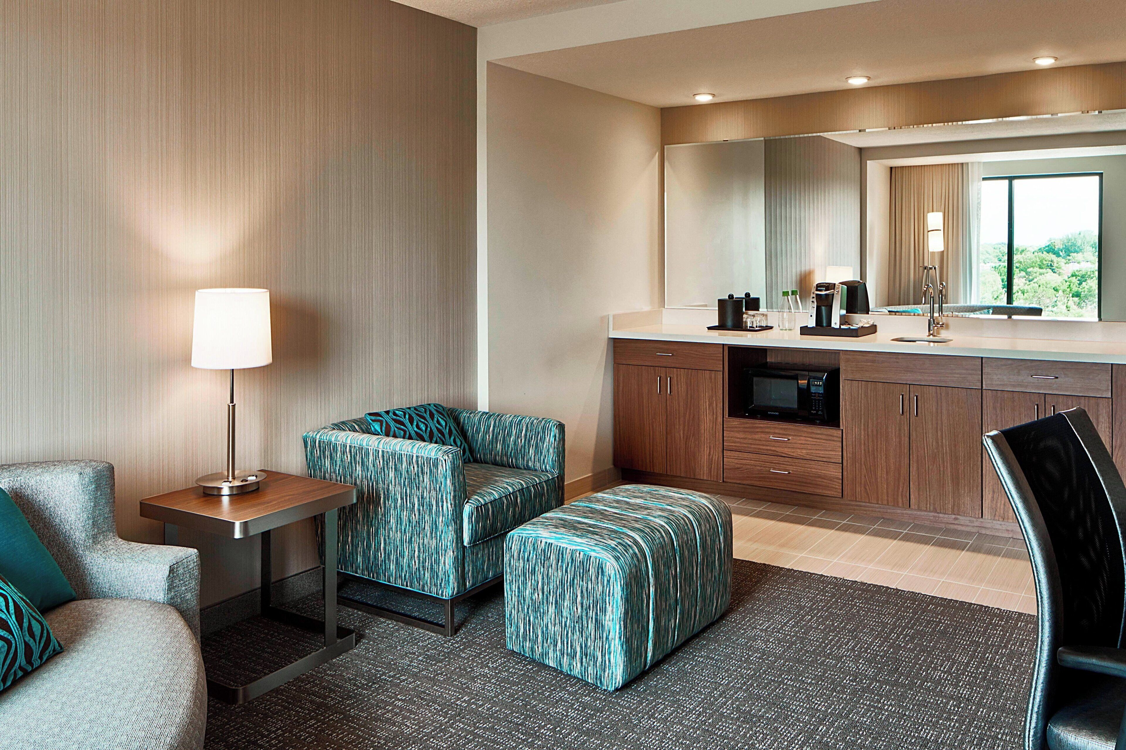 suite, 1 king bed | private kitchen | mini-fridge, coffee/tea maker