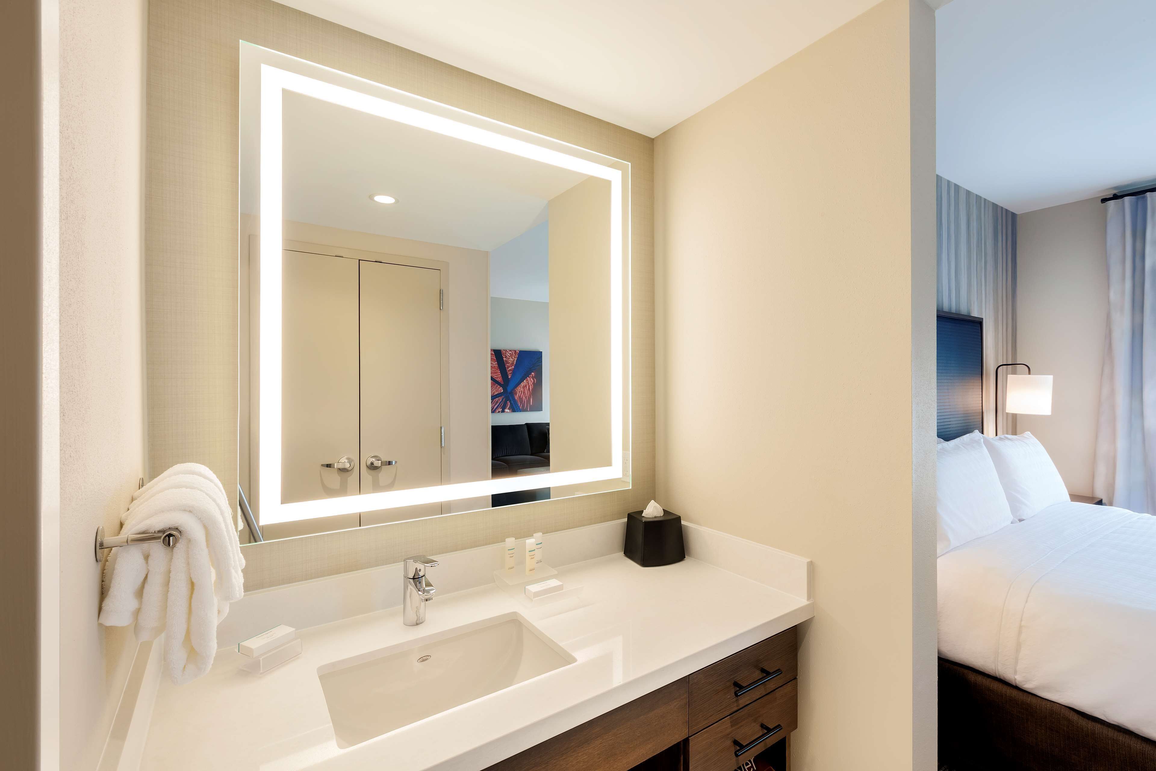 rainfall showerhead, free toiletries, hair dryer, towels