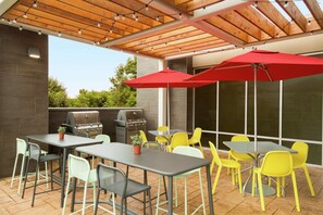 Terrace/patio - Home2 Suites by Hilton Frederick (Frederick)