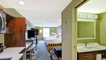 1 bedroom, premium bedding, in-room safe, desk