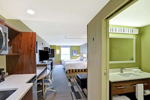 1 quarto, roupas de cama premium, cofres nos quartos, escrivaninha