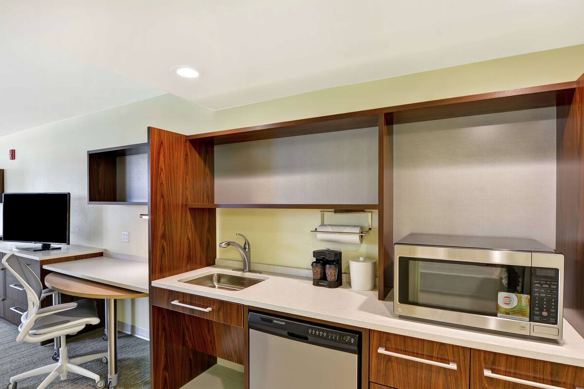 fridge, microwave, dishwasher, coffee/tea maker