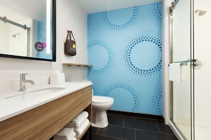 Bathroom shower - Tru By Hilton Lake Charles (Lake Charles)