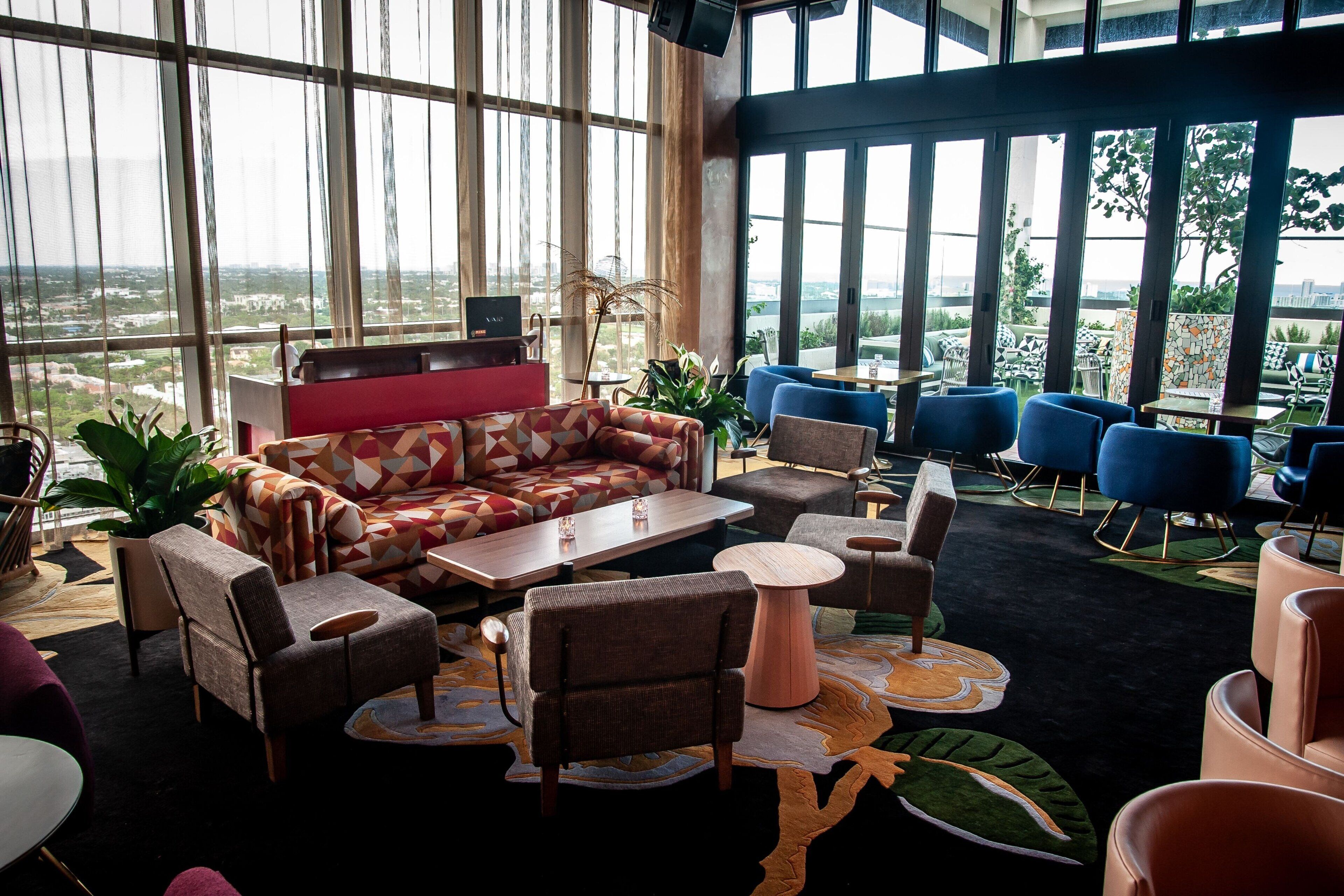 4 bars/lounges, rooftop bar