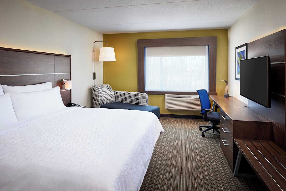 1 bedroom, hypo-allergenic bedding, pillow-top beds, in-room safe