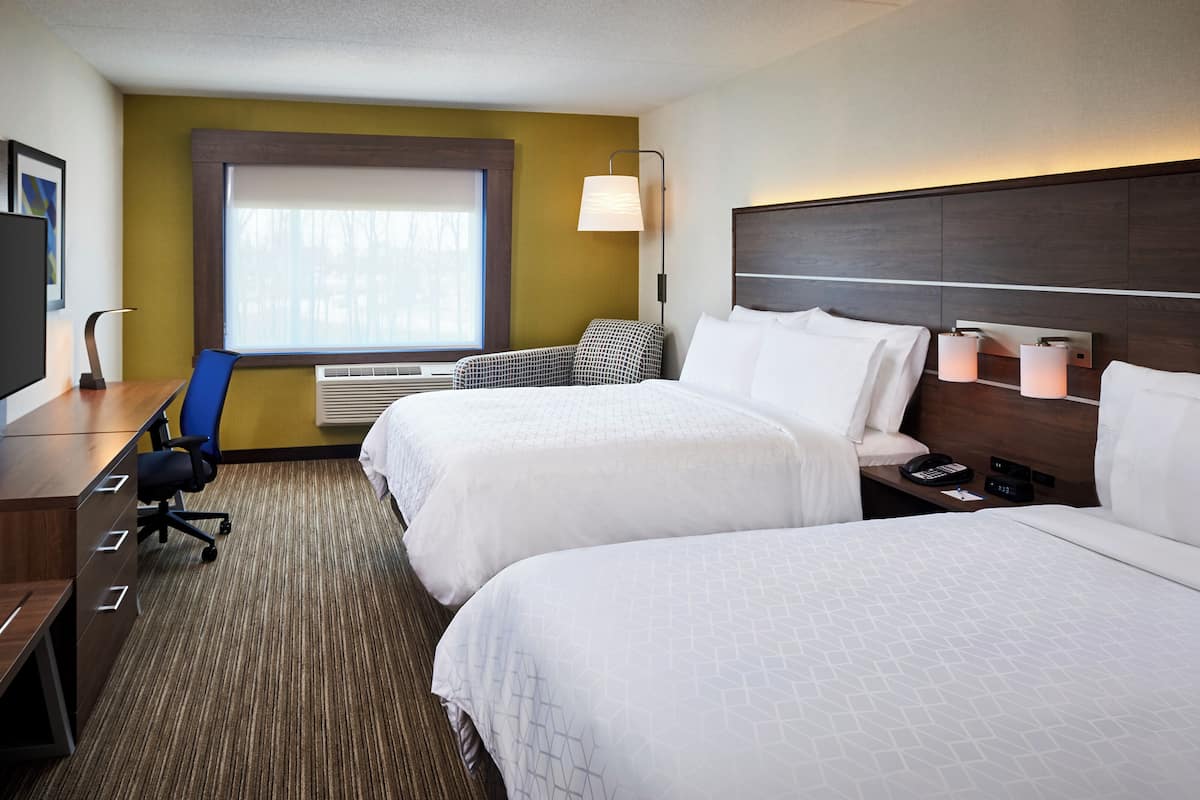 Hypo-allergenic bedding, pillowtop beds, in-room safe, desk