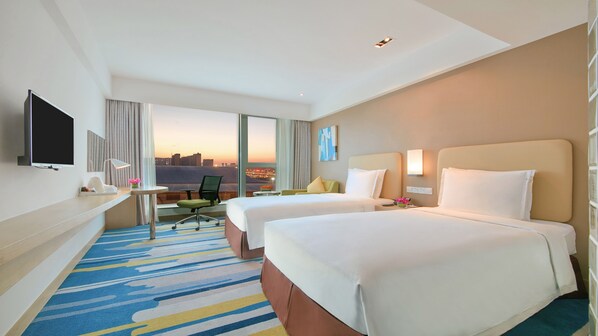 Een bureau, verduisterende gordijnen, geluiddichte muren, gratis wifi