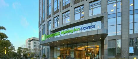 A modern hotel building with a prominent sign for Holiday Inn Express.