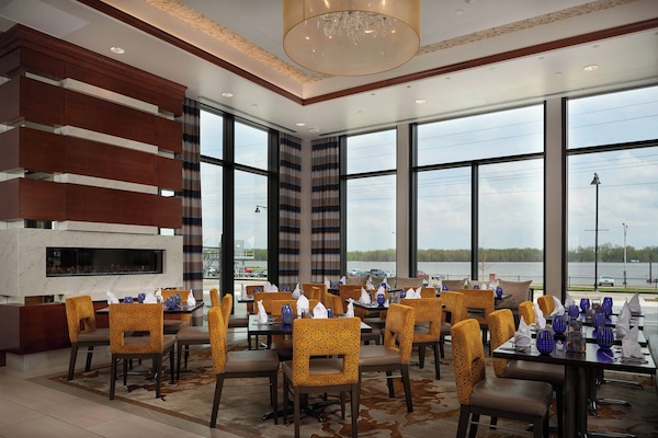 Se sirven desayunos, comidas, cenas y cocina americana