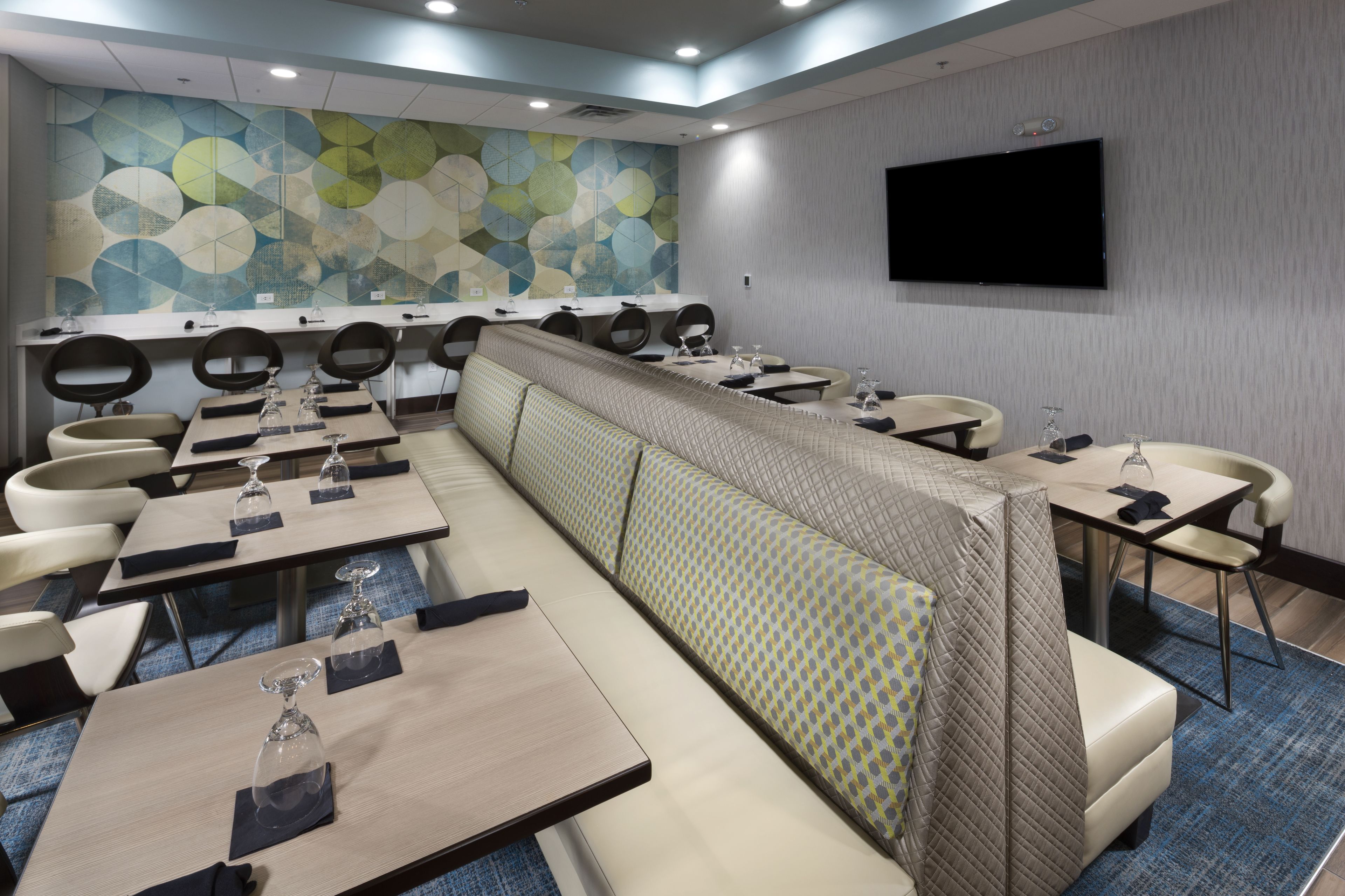 อาหารเช้าชุดใหญ่สไตล์อังกฤษทุกวัน (คิดค่าบริการ)