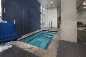 من حمّامات السباح�ة المغطاة