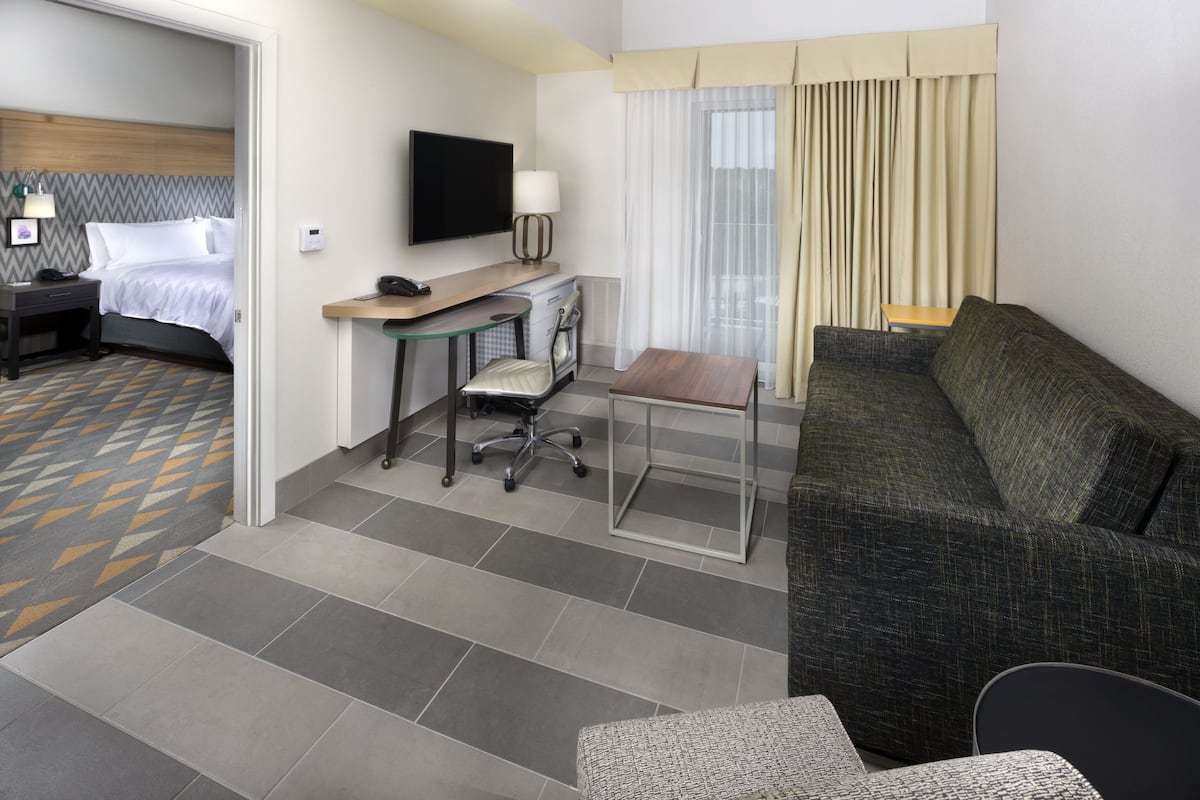 1 bedroom, in-room safe, desk, blackout curtains