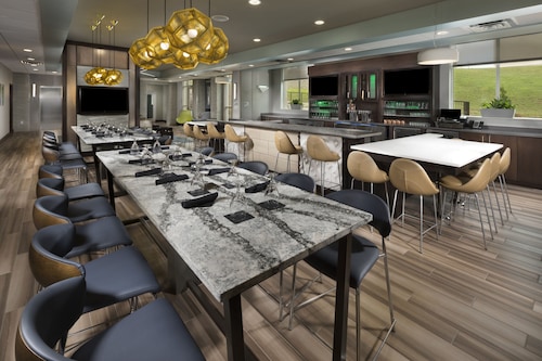 Holiday Inn & Suites Arden - Asheville Airport by IHG