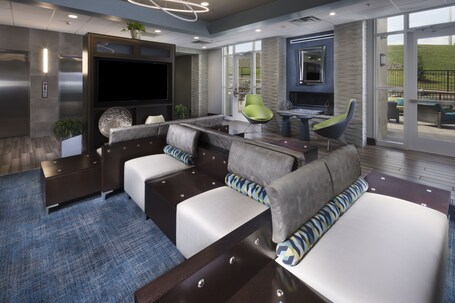 Holiday Inn Suites Arden Asheville Airport - Image 5