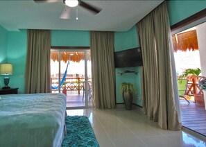Attico Luxury, 2 camere da letto, idromassaggio | 1 camera, minibar, una cassaforte in camera, ferro/asse da stiro