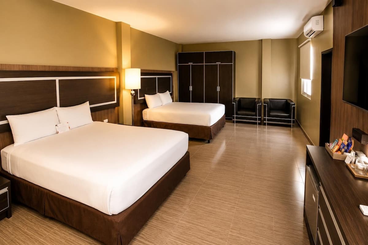 Premium bedding, pillowtop beds, minibar, desk