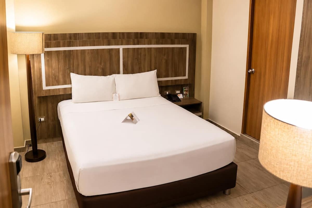 Premium bedding, pillowtop beds, minibar, desk