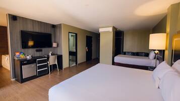 Literie de qualité supérieure, surmatelas, minibar, bureau