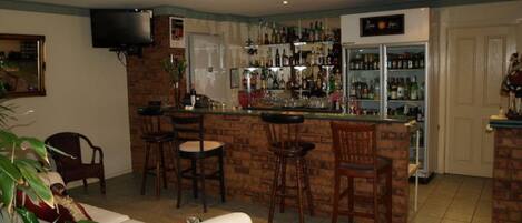 Bar (trong khuôn viên)