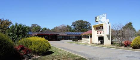 Façana frontal de l'allotjament