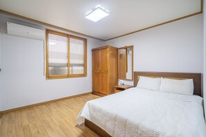 P03) Pension Room for 5 people (Kitchenette) | Literie de qualité supérieure, Wi-Fi gratuit