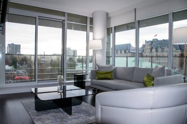 Classic Condo, Multiple Beds, Non Smoking | Living area