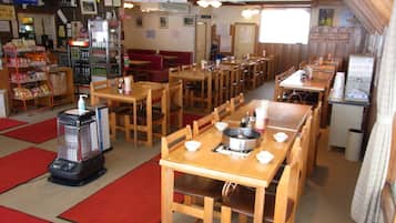 Breakfast, lunch, dinner served; Regional cuisine