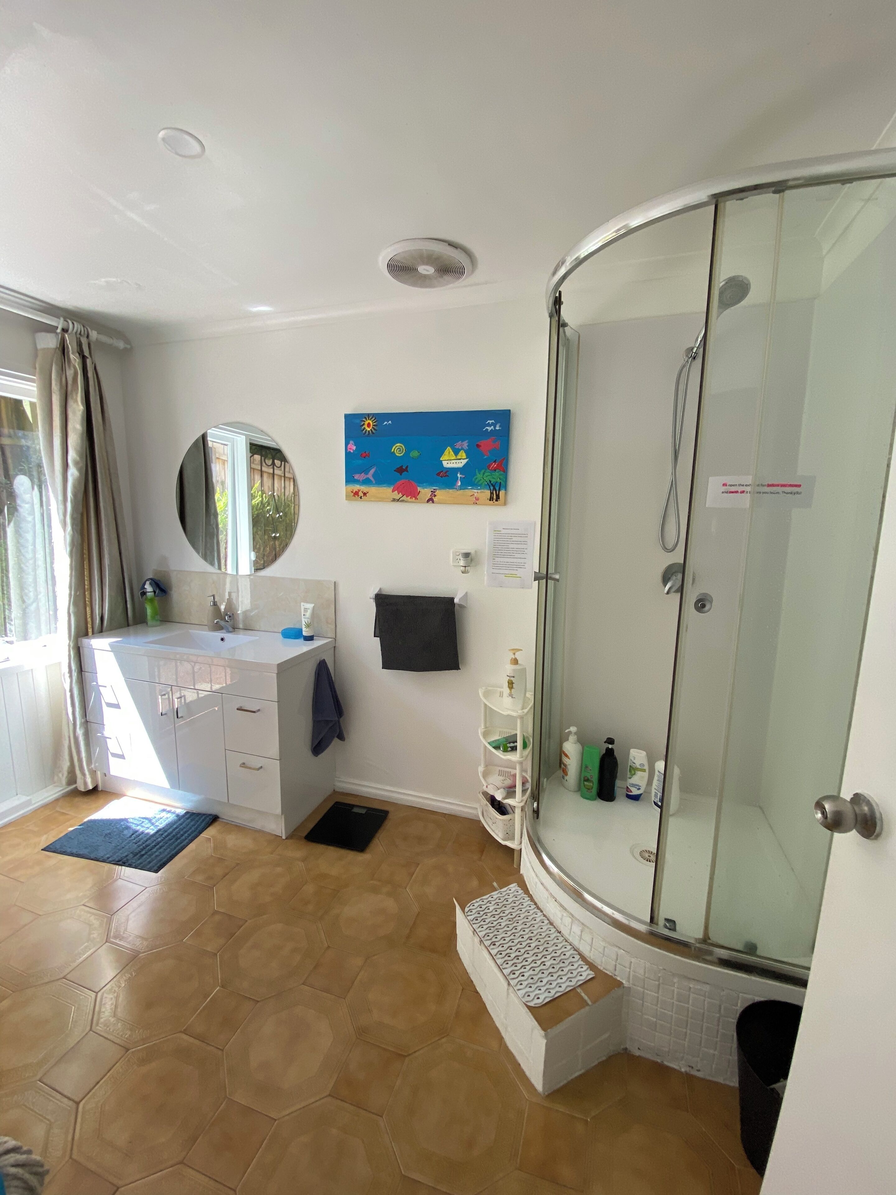 Basic Double Room | Bathroom | Free toiletries, hair dryer, slippers, towels