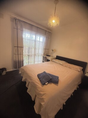 Desk, laptop workspace, blackout curtains, soundproofing - ADA Homestay (Doncaster)