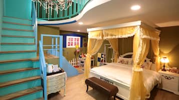 Family Quadruple Room | Premium bedding, down comforters, pillowtop beds, individually decorated