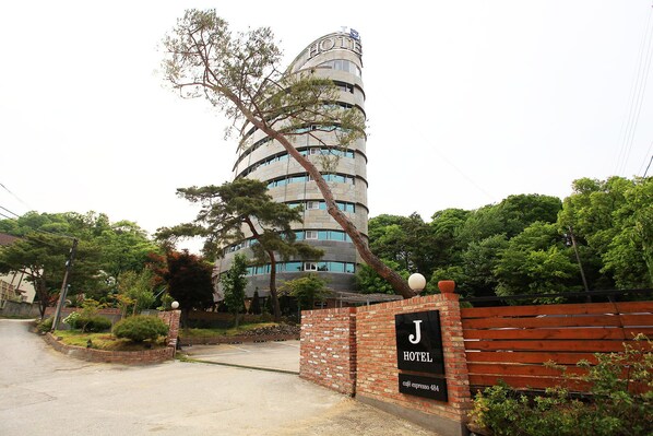 Property entrance - J hotel (Yangpyeong)