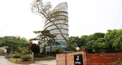 J hotel