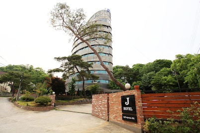 J hotel