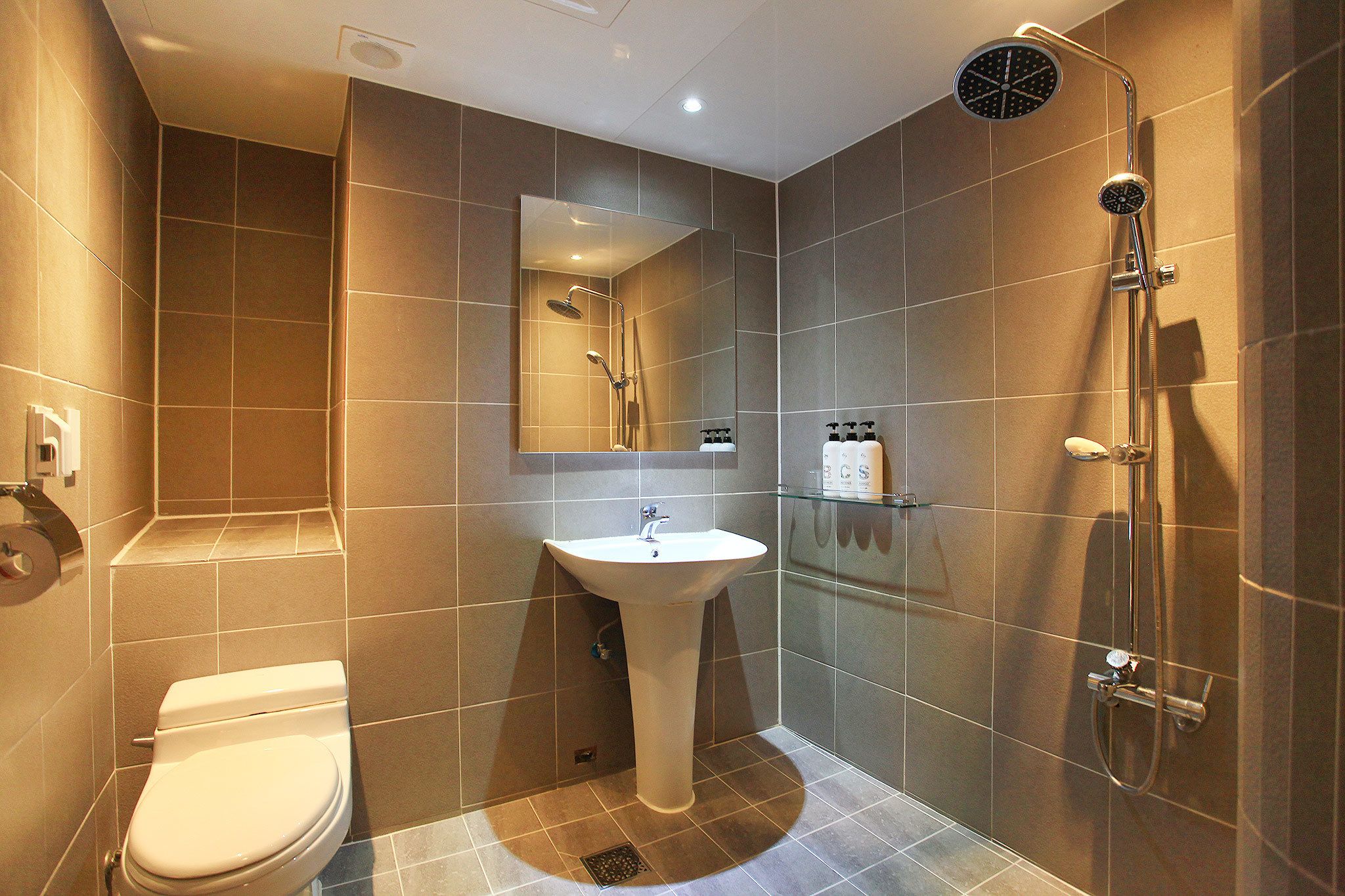 Standard Room | Bathroom